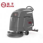 小型手推式洗地機(jī)，備受超市的喜愛(ài)