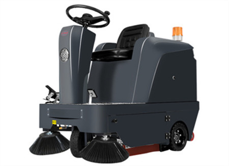 揚子駕駛式掃地機有什么優(yōu)勢？