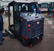 人工清掃效率低？用電動掃地車