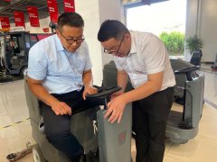 全自動洗地機(jī)價(jià)格下滑的原因是什么